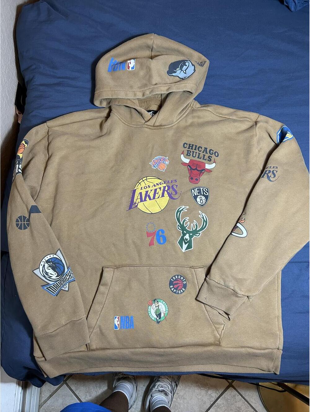 Hollister x NBA Tan Graphic Pullover Hoodie Size XL
